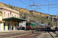 Treno storico letterario del Kaos - arrivo a Porto Empedocle C.le